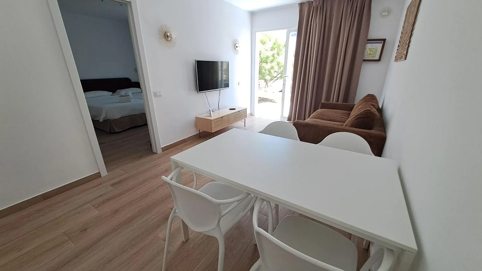 Apartamentos Alisios Con Terraza Y Piscina 코라레호 스페인
