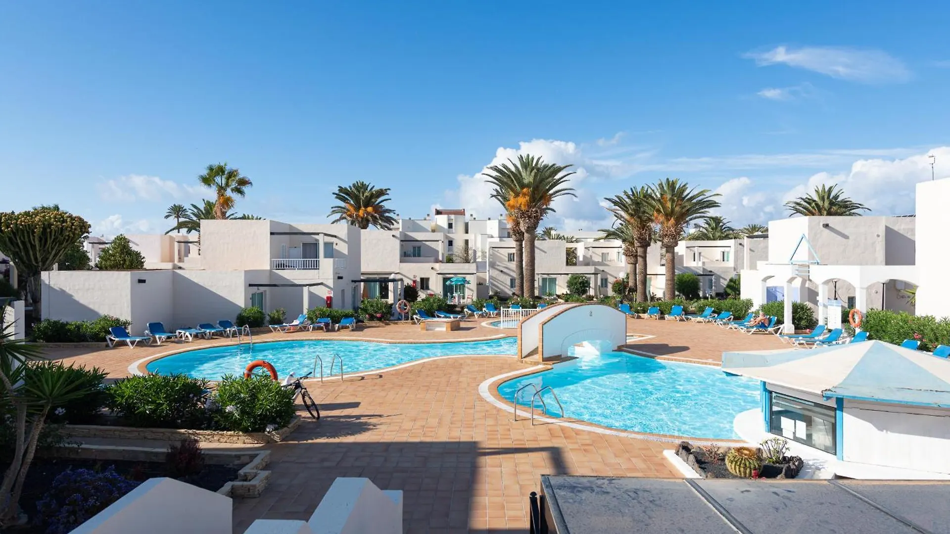 Apartamentos Alisios Con Terraza Y Piscina 코라레호