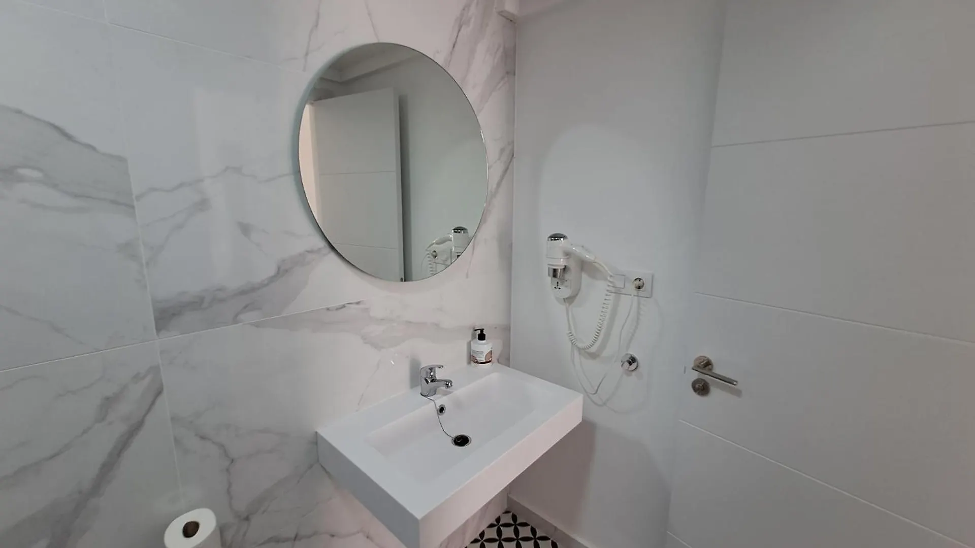 Apartamentos Alisios Con Terraza Y Piscina 코라레호