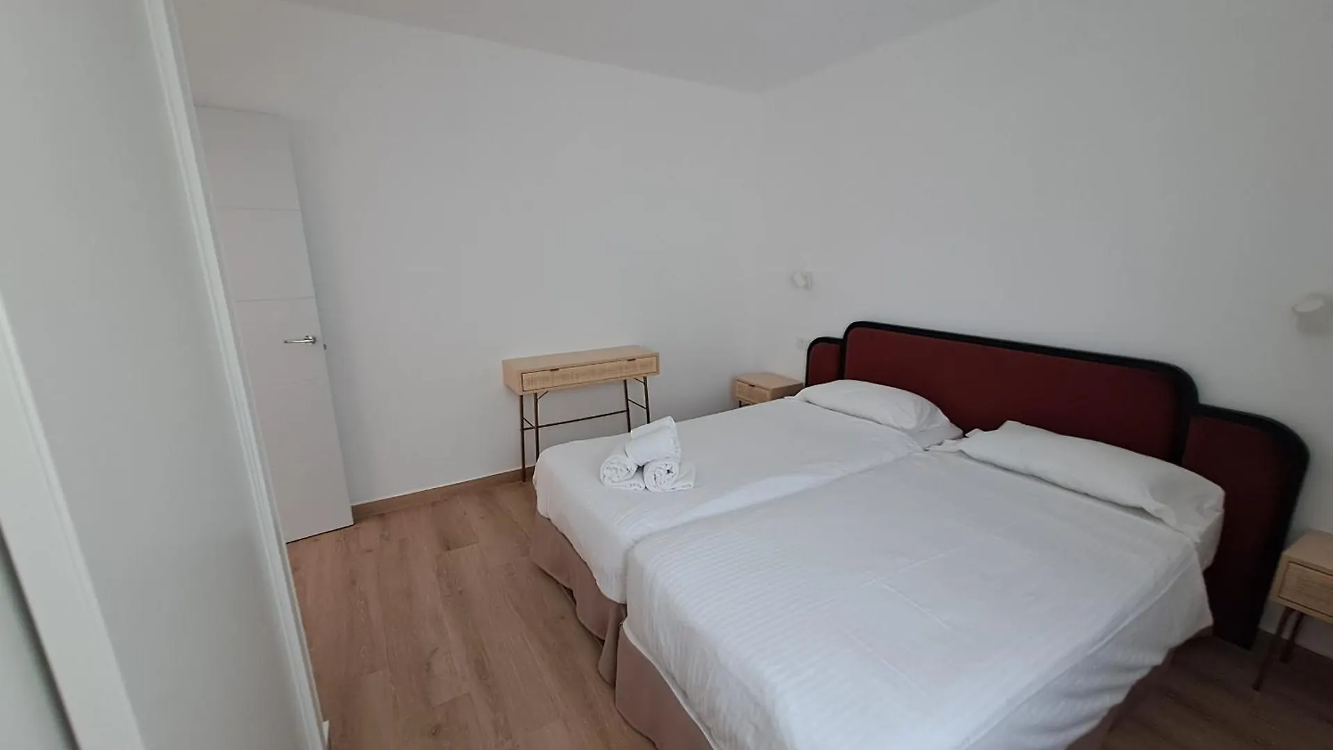 Apartamentos Alisios Con Terraza Y Piscina 코라레호